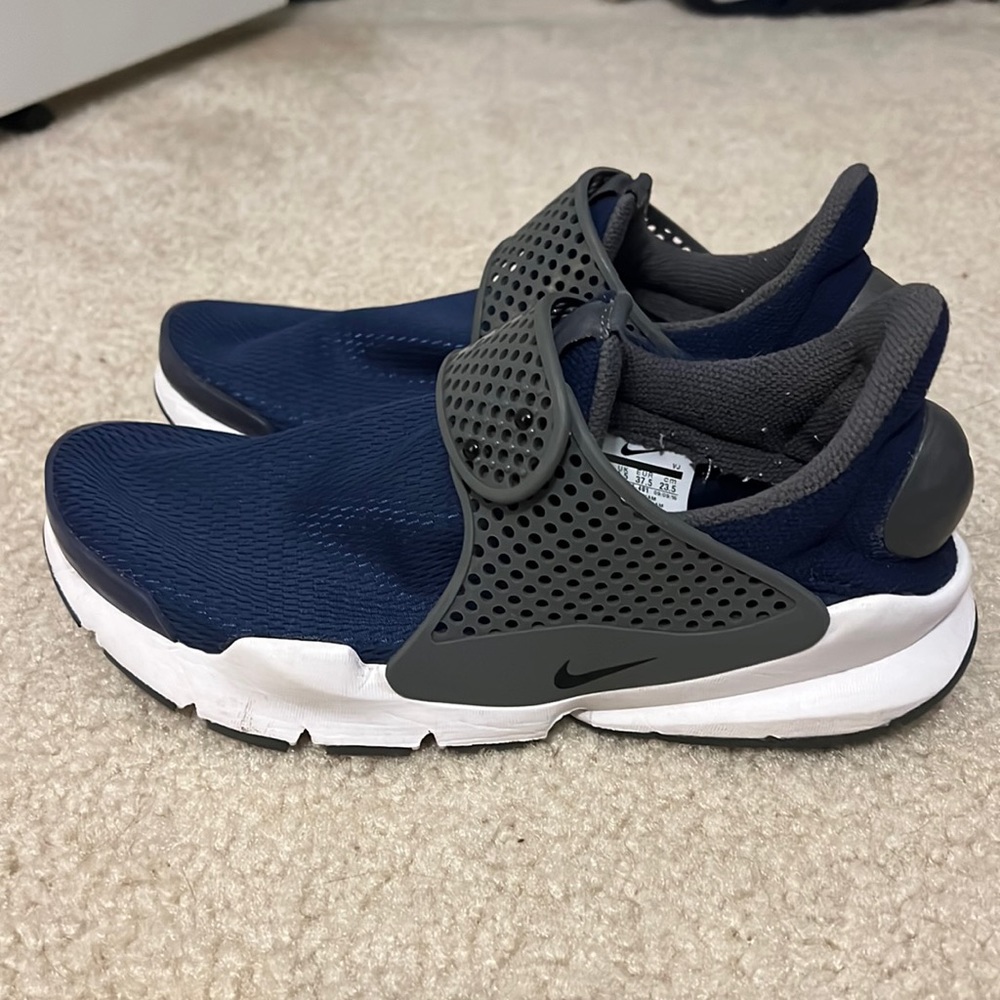 Nike sock dart sneakers